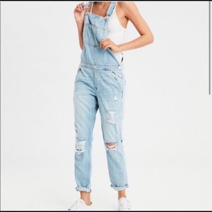 American Eagle Tomgirl overalls
